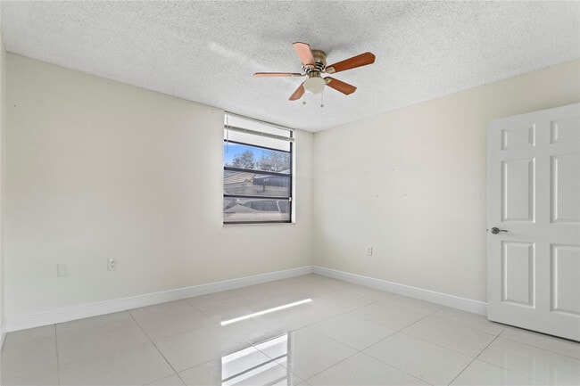 Photo - 1719 Whitehall Dr