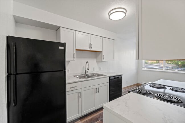 Kitchen - Park Ridge Apartments