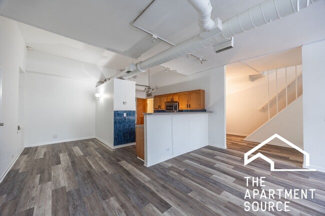 Building Photo - 1844 W Henderson St Unit TH