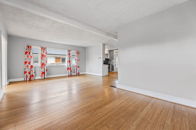 Photo - 435 E Coatsville Ave