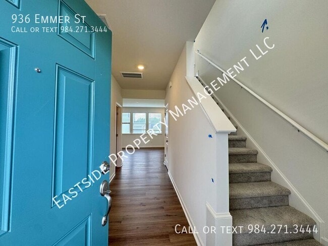 Photo - 936 Emmer St