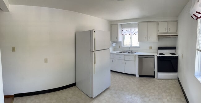 Building Photo - 235 Manhattan Ave Unit Apt #2
