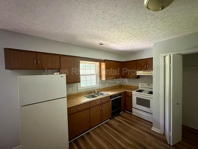Building Photo - 105 Daniel St Unit 105 B