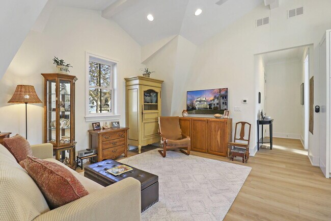 Photo - 3 N Walworth Ave