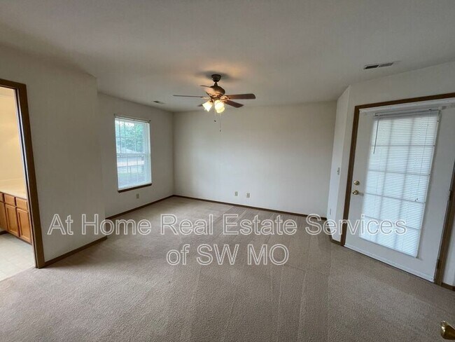 Photo - 877 N 22nd St