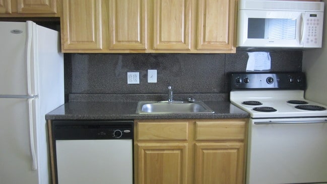 Photo - HOLLY GARDEN APARTMENTS