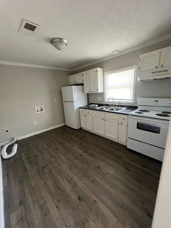 75 Carolane Dr Unit Right