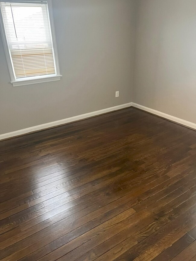 Photo - 2430 Iverson St