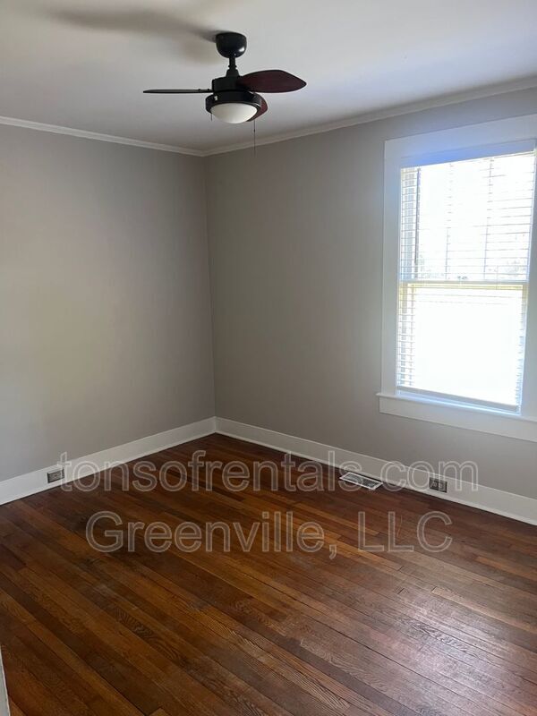 Photo - 205 Thackston St