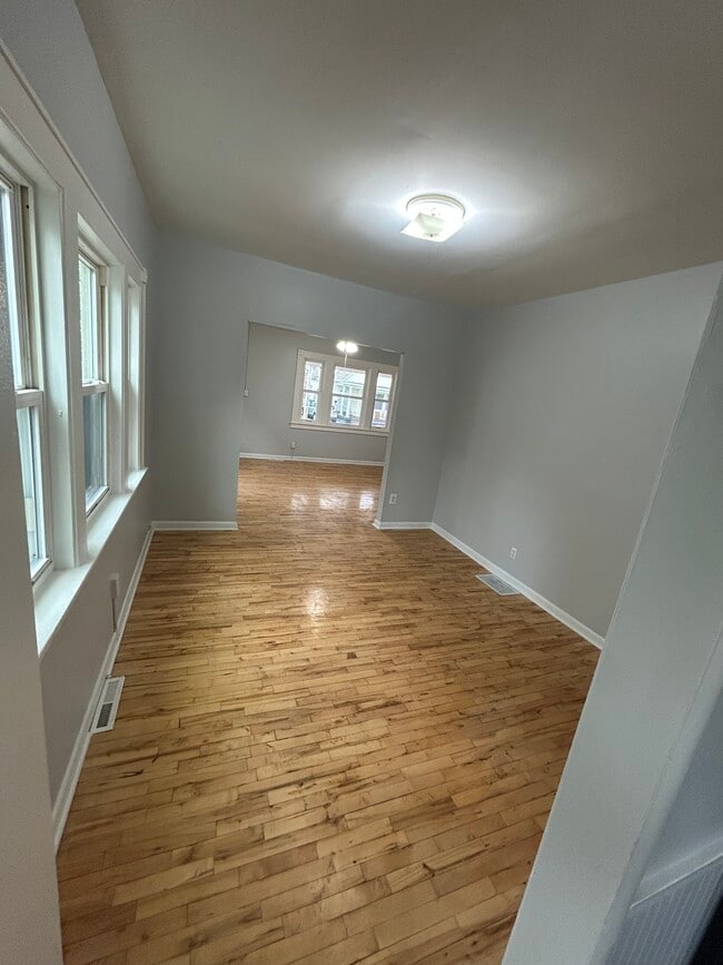 Photo - 40 Moulson St Unit 40 Moulson St