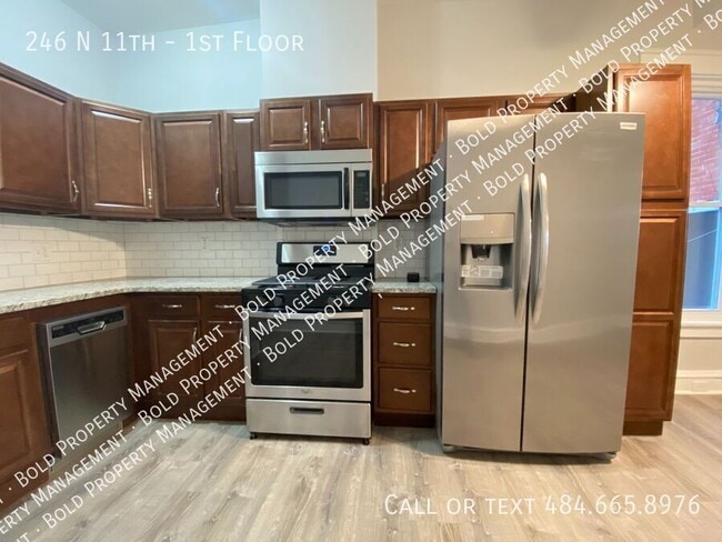 Building Photo - 246 N 11th-1st Floor Unit 1st Floor