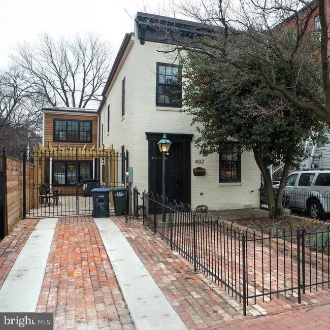 Building Photo - 407 Independence Ave SE Rental