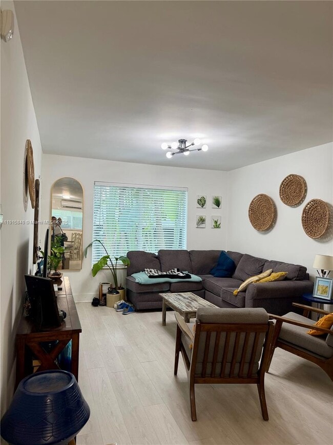 Building Photo - 1198 Marseille Dr Unit 4