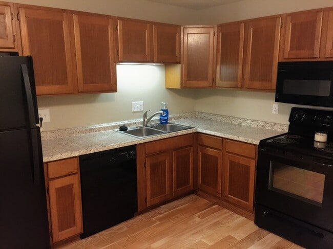 Building Photo - 7213 Creekview Dr #4 Unit 4