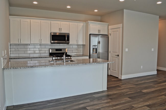 Photo - 6923 Lennon Ln NE