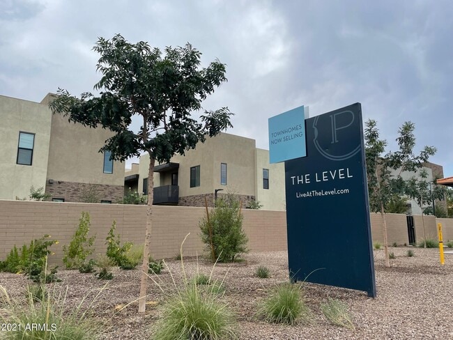 Photo - 901 S Smith Rd