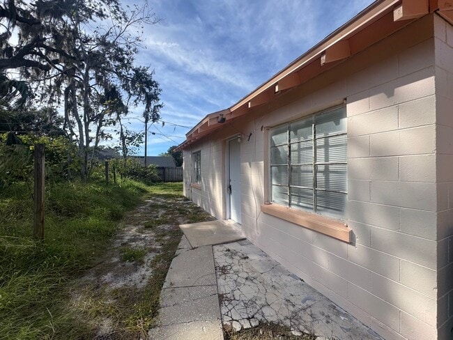 Building Photo - 710 N Grove St Unit 710 N Grove C