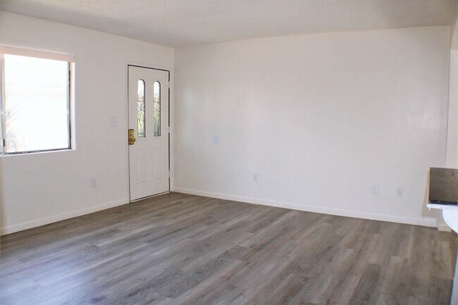 Photo - 529 Knotts St Unidad 4