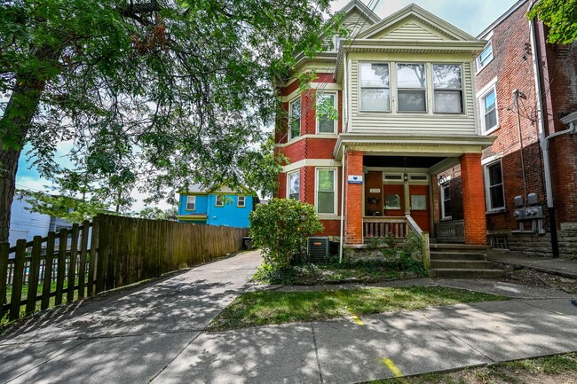 Building Photo - 2125 W Clifton Ave Unit 2125 B Rental