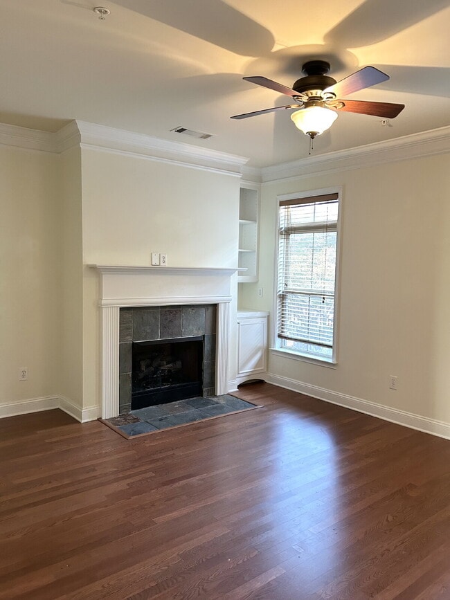 Photo - Modern 1-Bed Townhome Near Perimeter Mall ...