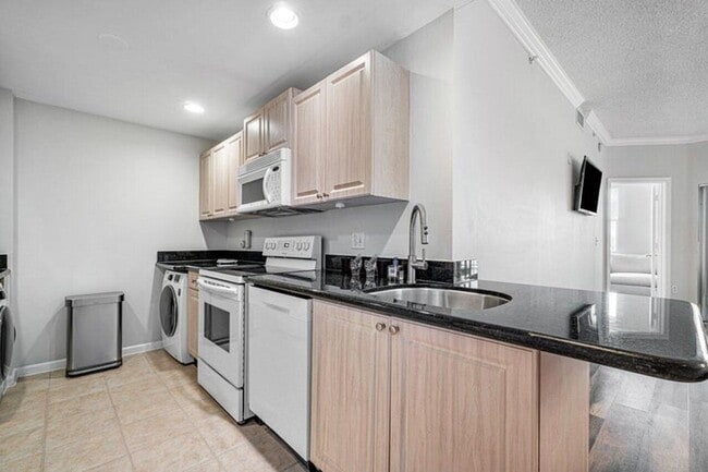 Photo - 2040 Greenview Shores Blvd