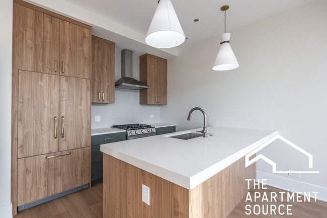 Photo - 1624 W Grand Ave Unit 2W