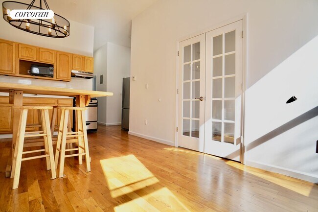 Photo - 179 31st St House