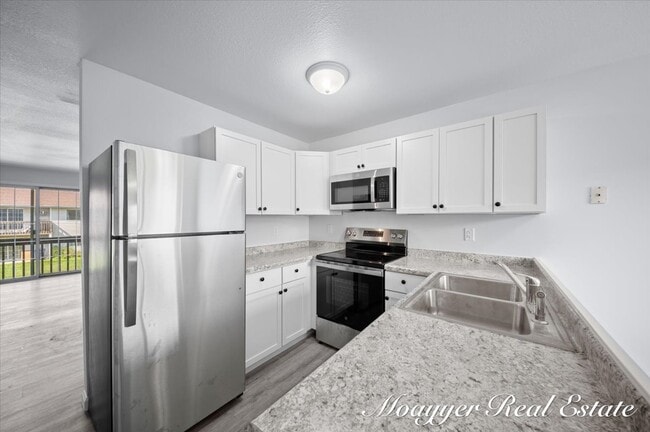 Photo - 1041 Abbey Ct