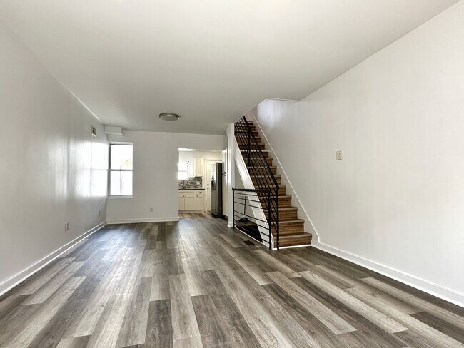 Photo - 2043 McClellan St