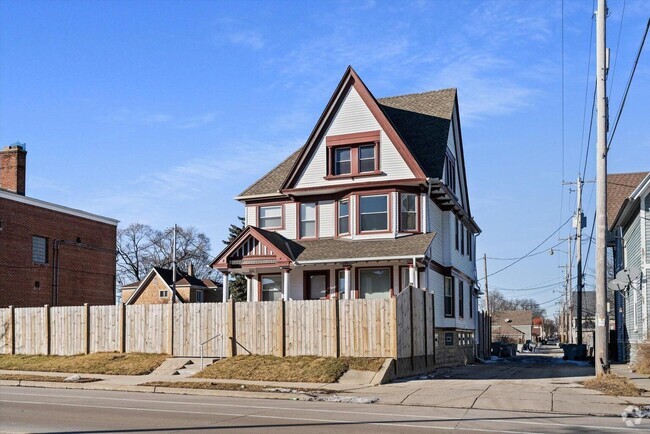 Building Photo - 124 W North Ave Rental