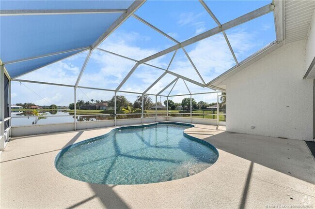 Building Photo - 347 SW Panther Trce Rental