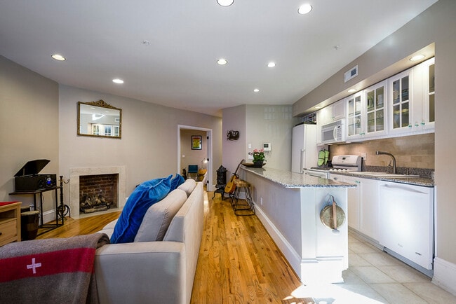 Photo - 1738 19th St NW Unidad ID605P