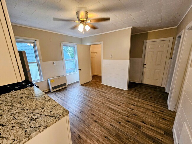 Photo - 120 Pilgrim Ave Unidad Second floor