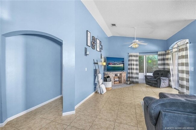 Photo - 2053 SW Olympic Club Terrace