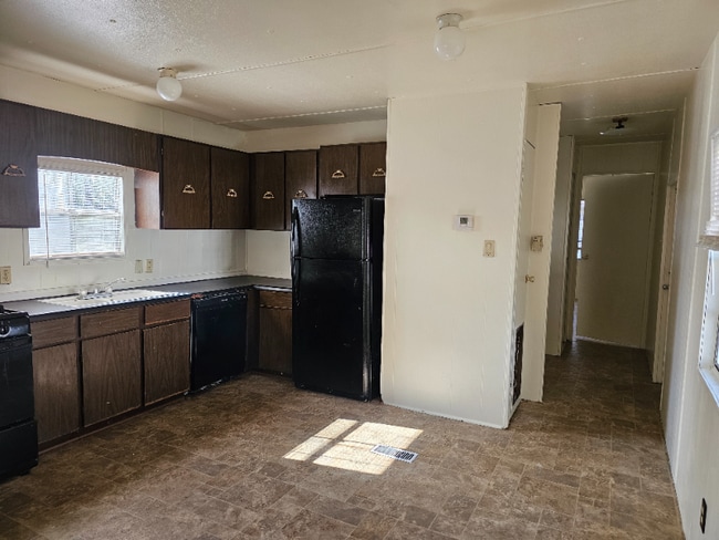 Photo - 413 Miller St