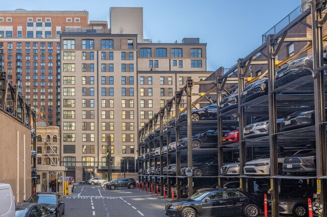 Alternate building view - The Symon