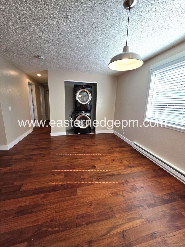 Photo - Remodeled 3 Bedroom Apartment Home Unidad # 08