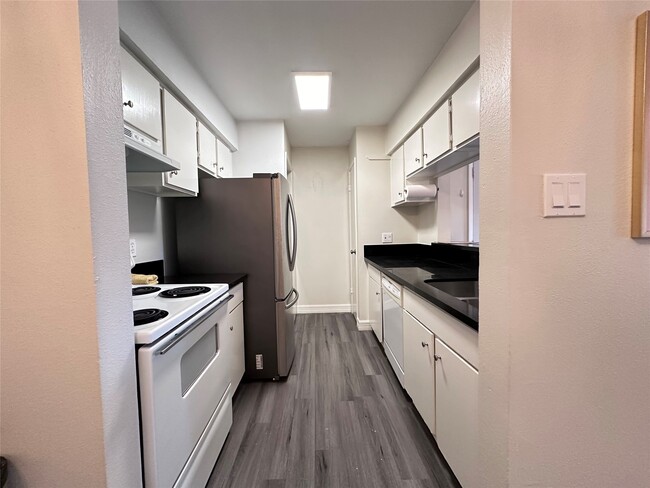 Photo - 3300 Pebblebrook Dr Unit 104