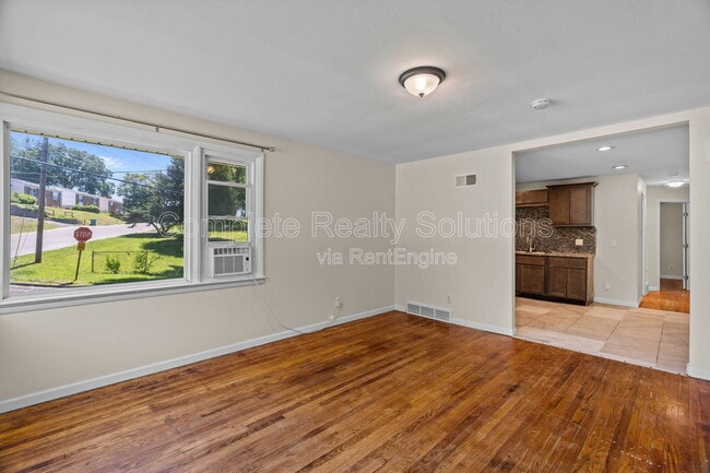 Photo - 2502 McLaran Ave
