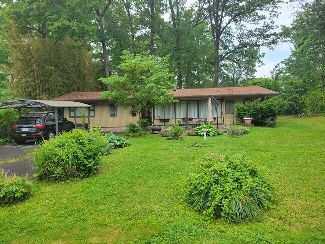 Building Photo - 605 Austin Ln