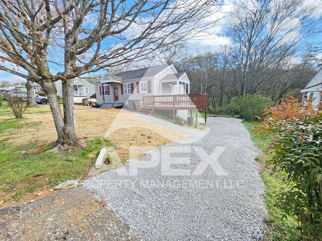 Photo - Renovated - Craftsman Style 2 Bd 1- Ba Sin...