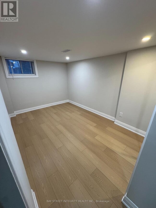 Photo - 244 King Edward Ave