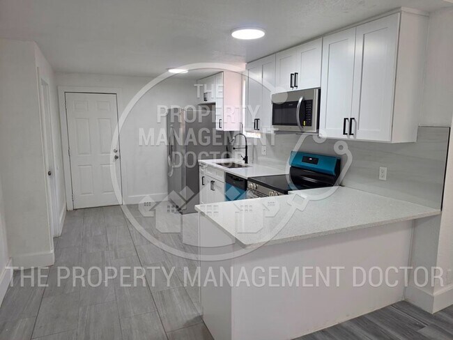 Photo - Comfortable 3-Bedroom Home in Prime Tampa Location – Fully Remodeled!