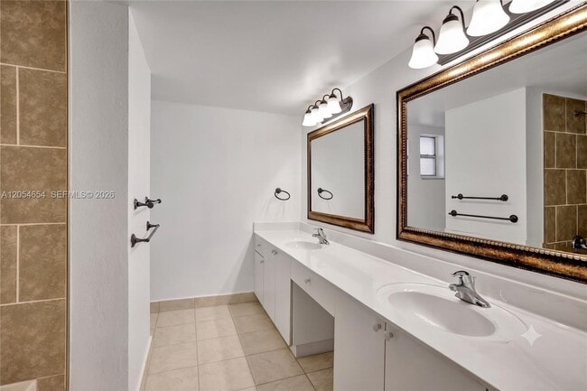 Photo - 4205 N University Dr Unit 303