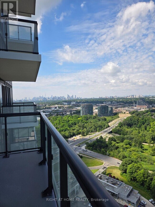 Photo - 30 Inn On The Pk Dr Unit 3311