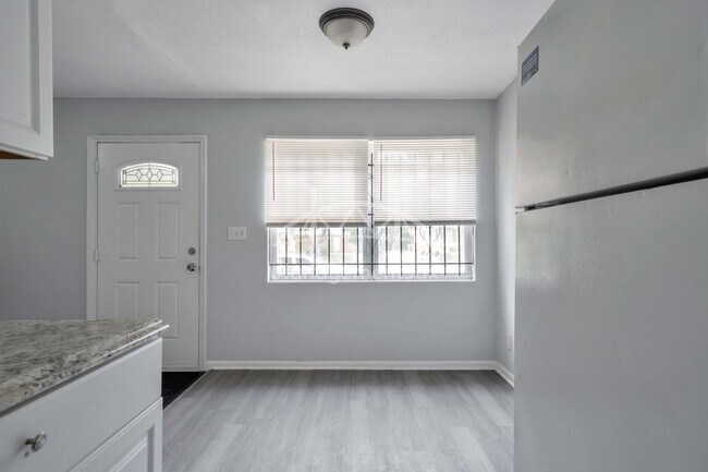 Photo - 1839 W 30th St