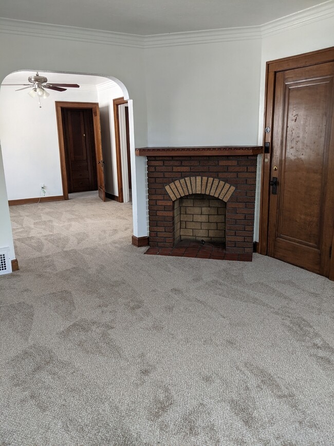 Family room - 3703 W 133rd St Unit Up