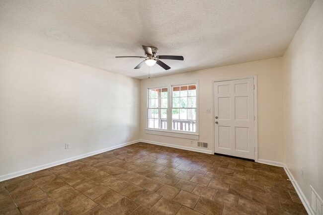 Photo - 170 Garnett Ridge Dr