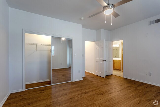 2BR, 2BA - 1484SF TH - Bedroom