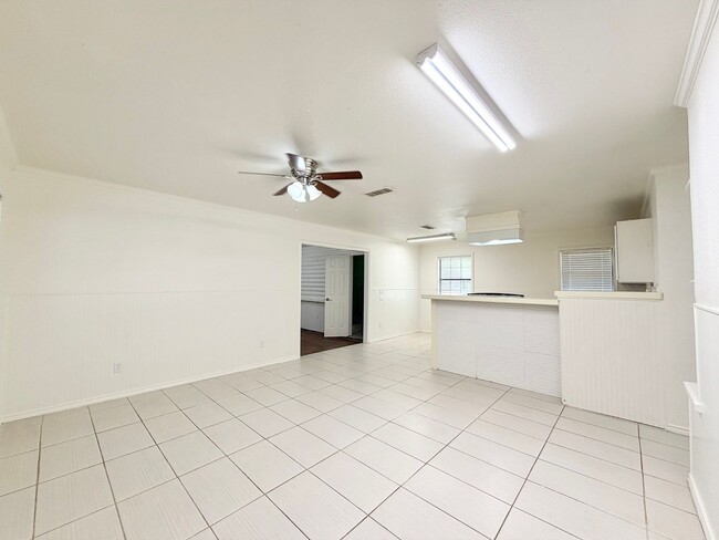 Photo - 816 Denton Dr